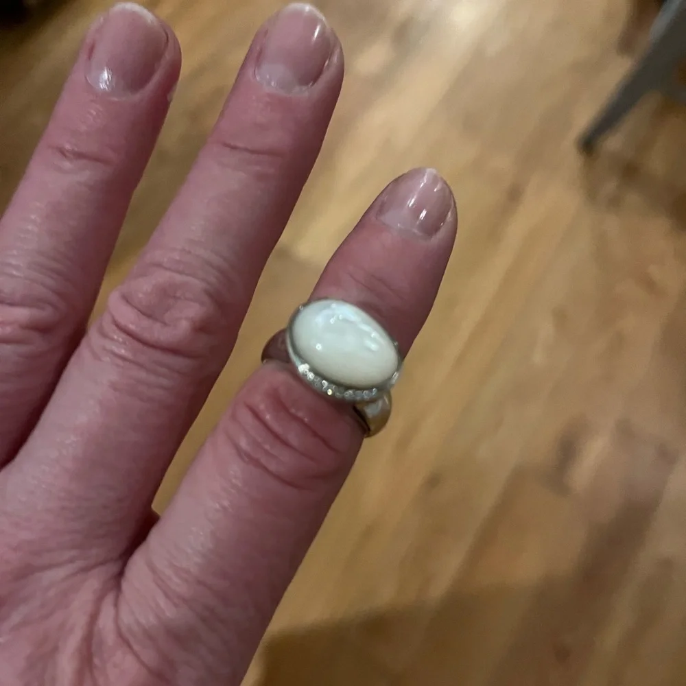 Ippolita Sterling Silver Mother of Pearl and Diamond Ring - Picture 4 of 7